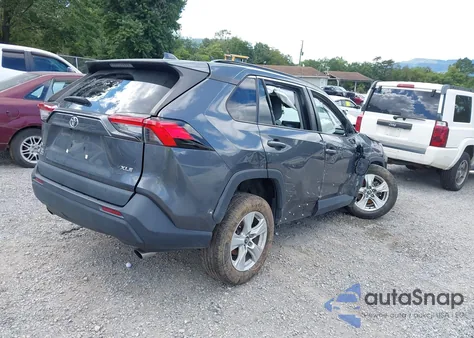 2020 Toyota Rav4 Xle z USA, uszkodzony, nr VIN 2T3W1RFV2LC065108